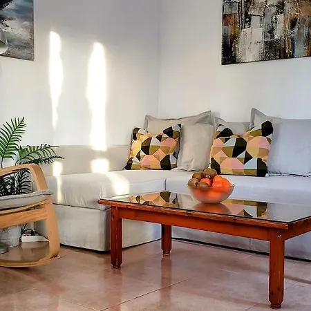 Central With Terrace & Palm Trees 25mb Wifi *