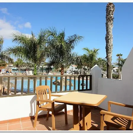 Apartment Central With Terrace & Palm Trees 25mb Wifi
