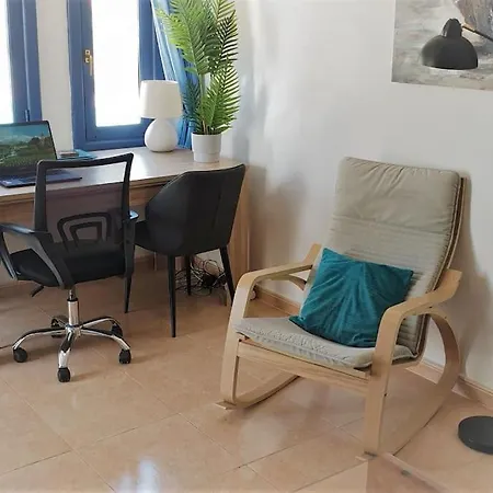 Apartment With Terrace & Palm Trees 25mb Wifi *