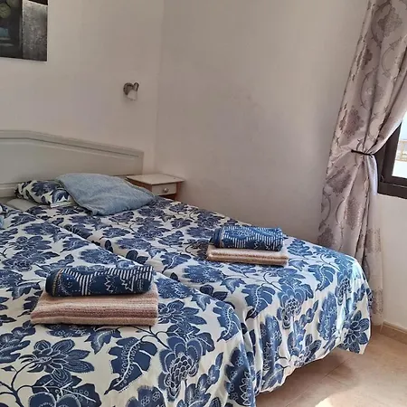 With Terrace & Palm Trees 25mb Wifi Κοραλέχο